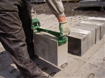 Chwytak do bloczków betonowych